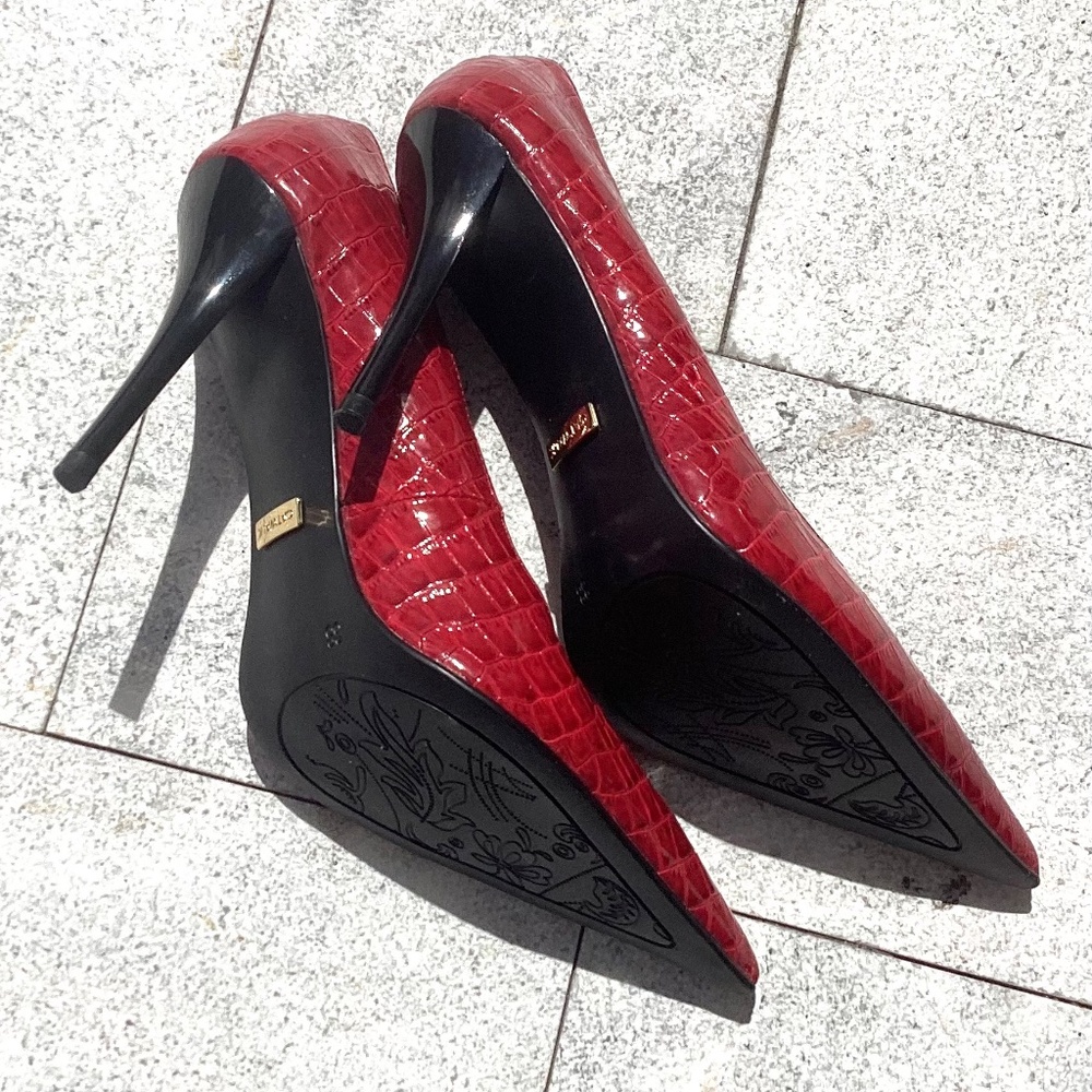 Heels - Picture 2 of 2